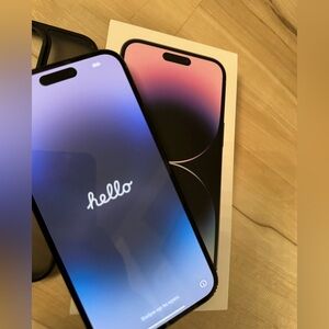 iPhone 14 Pro Max UNLOCKED / Verizon. Slight crack on bottom left not noticeable